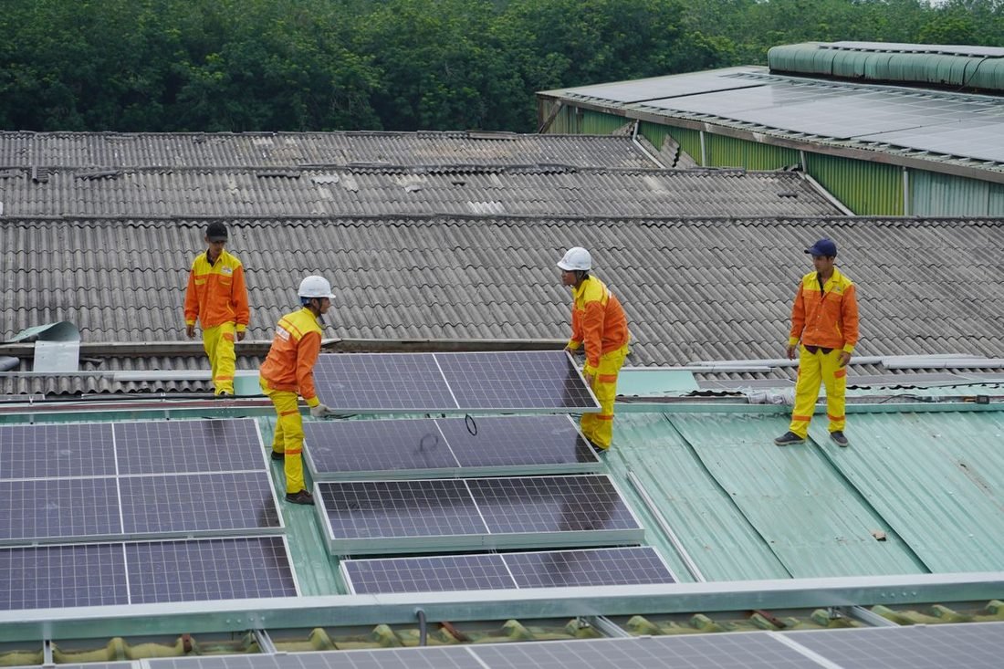 Technician installing rooftop solar panels on a house in Raipur