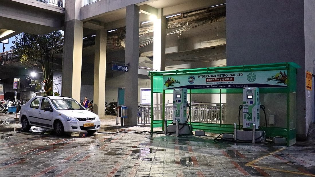 Electric car at a public charging station in India, a vehicle that can be charged from home rooftop solar