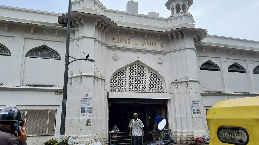 Historic market building with small shops in an Indian city, representing small businesses that can use solar for shops and MSMEs in Raipur
