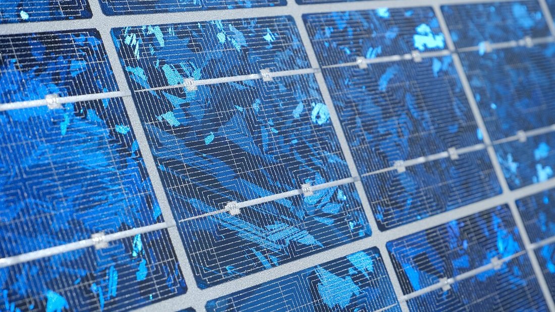 Close-up of the cells of a solar panel, the component that drives solar panel price per kW in Raipur