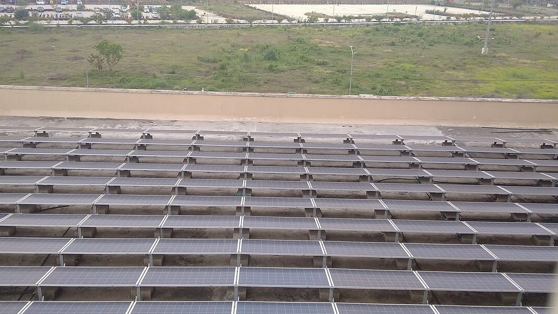 Rooftop solar panels on a hospital roof in India, the kind of installation eligible households apply for online